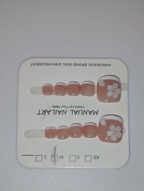 White Floral Press-On Toe Nails Set with White Accents
